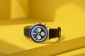 06 Breitling-Navitimer-B01-Chronograph-43-Aston-Martin-Aramco-Formula-One-Team RGB